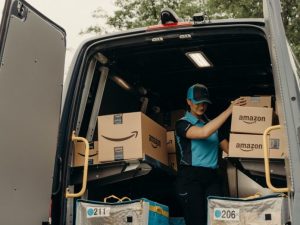Dentro de muy poco, la "tasa Amazon" será una realidad en Barcelona
