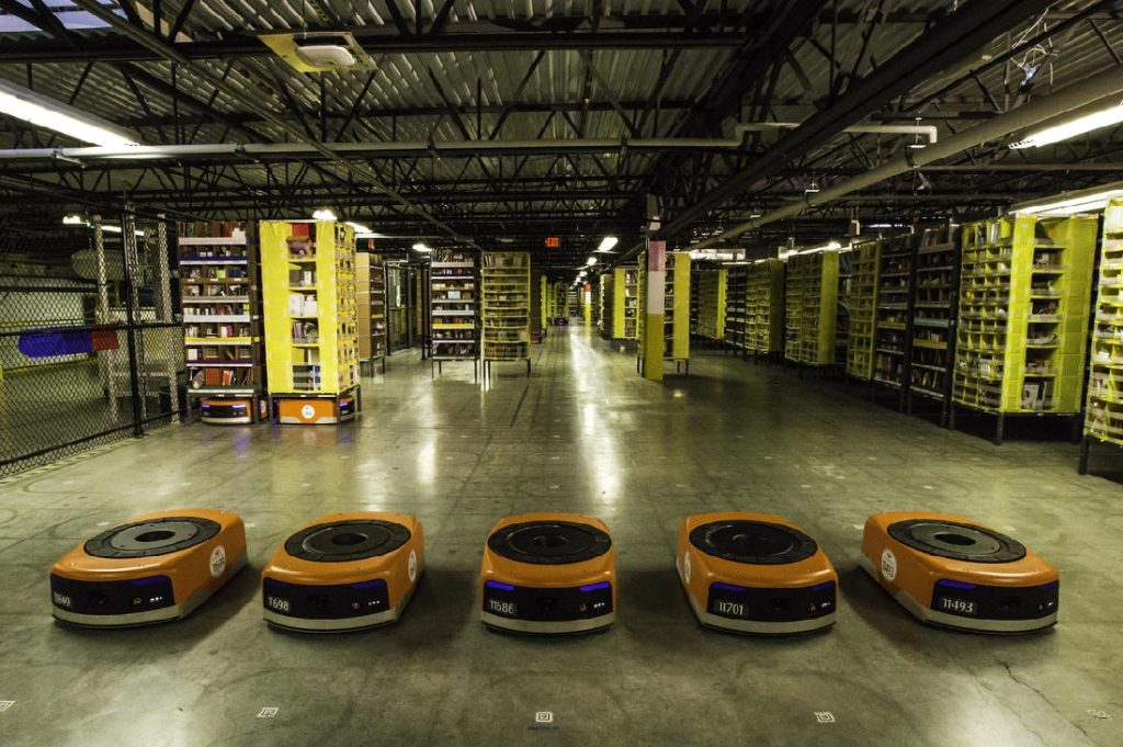 Objetivo Amazon: sustituir empleados por robots
