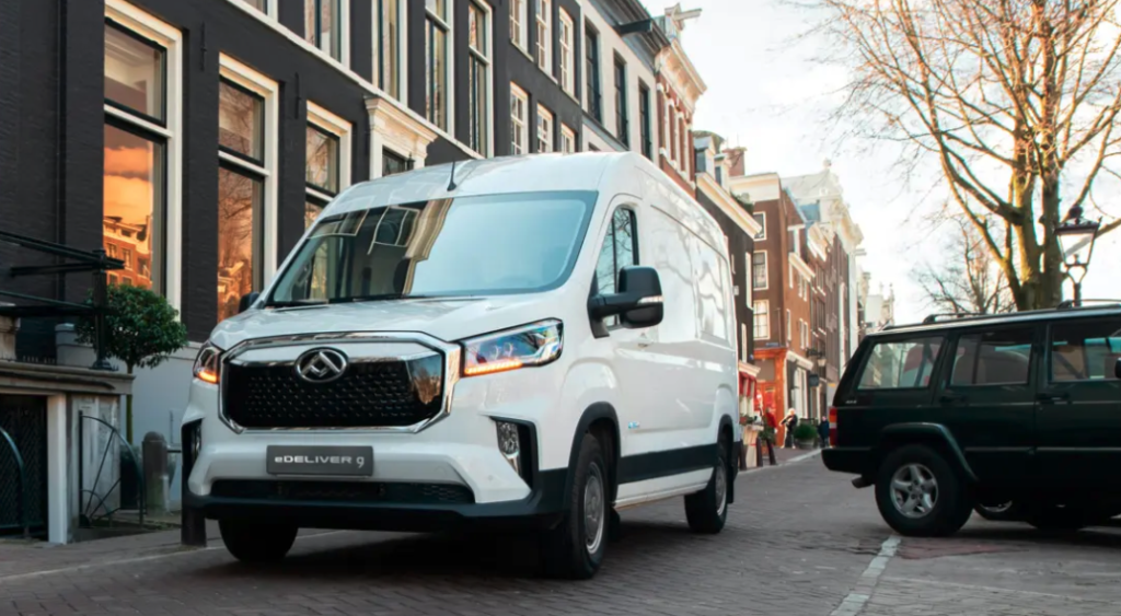 La propuesta de la Comisión Europea de eximir a las furgonetas eléctricas de hasta 4,25 toneladas del uso de tacógrafo y limitador de velocidad tiene un impacto especialmente relevante para las empresas de última milla y distribución urbana, cuya operativa se desarrolla mayoritariamente dentro del ámbito nacional.